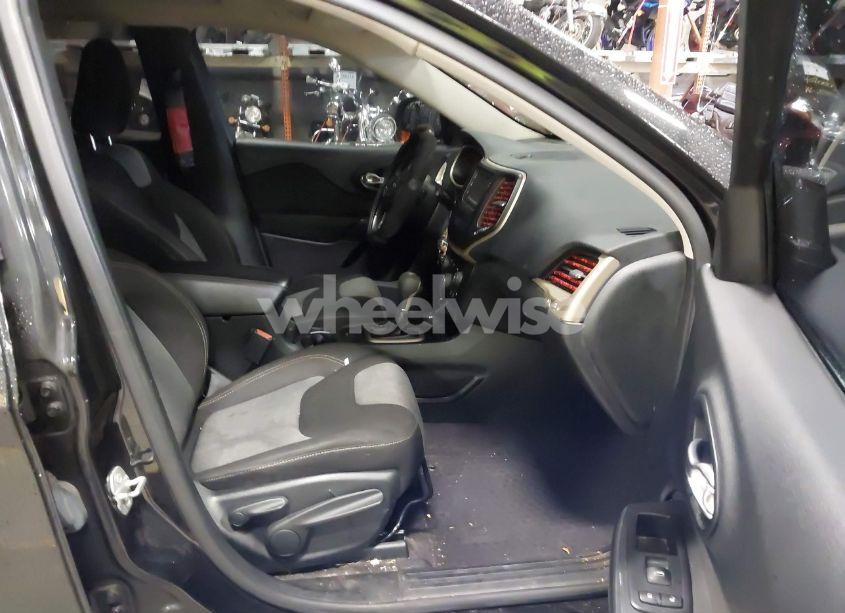 Photo 5 of 2016 Jeep Cherokee SPORT (VIN 1C4PJMAB9GW192142)