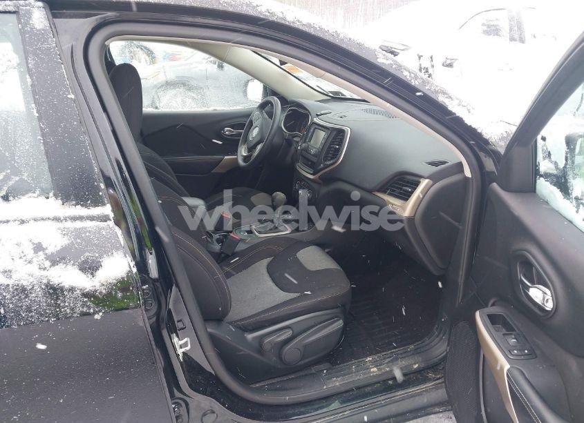 Photo 5 of 2017 Jeep Cherokee SPORT 4X4 (VIN 1C4PJMAB9HD215769)