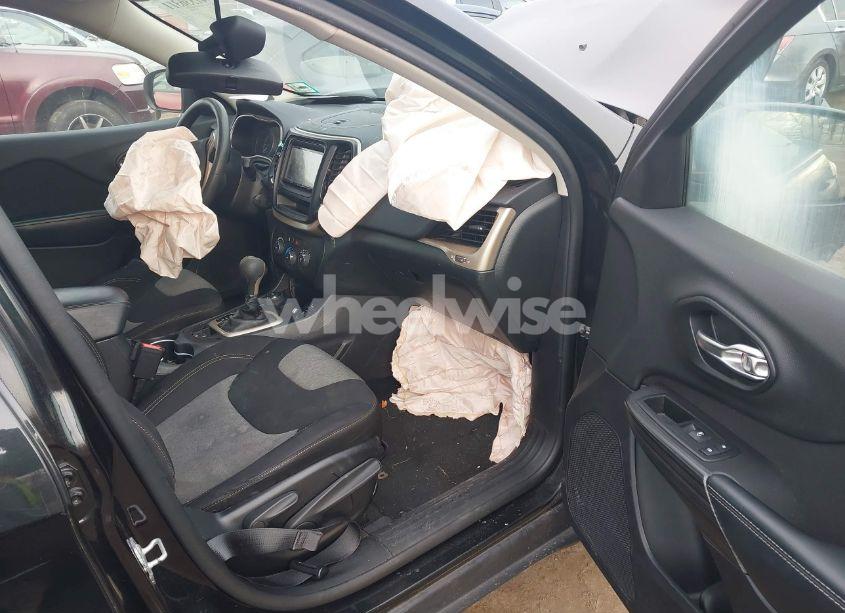 Photo 5 of 2014 Jeep Cherokee SPORT (VIN 1C4PJMABXEW179445)