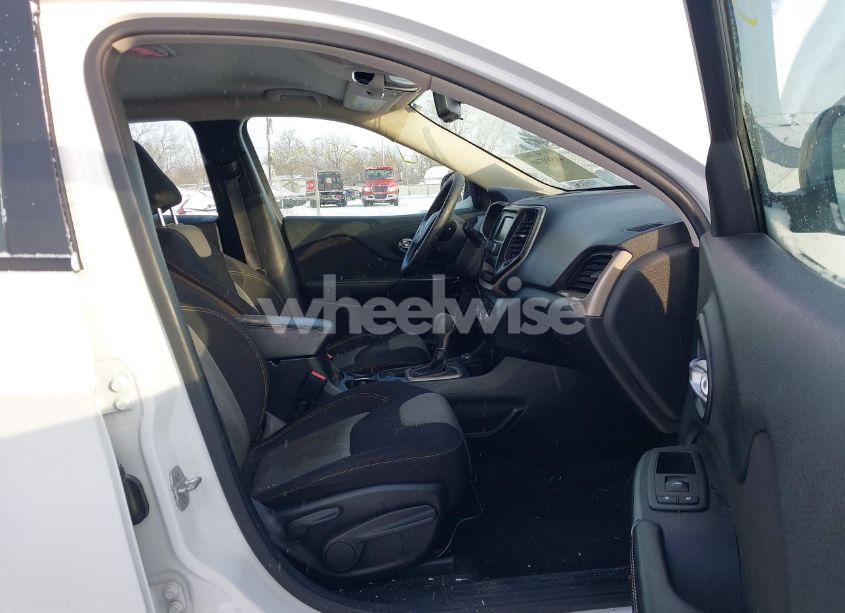 Photo 5 of 2015 Jeep Cherokee SPORT (VIN 1C4PJMABXFW772983)