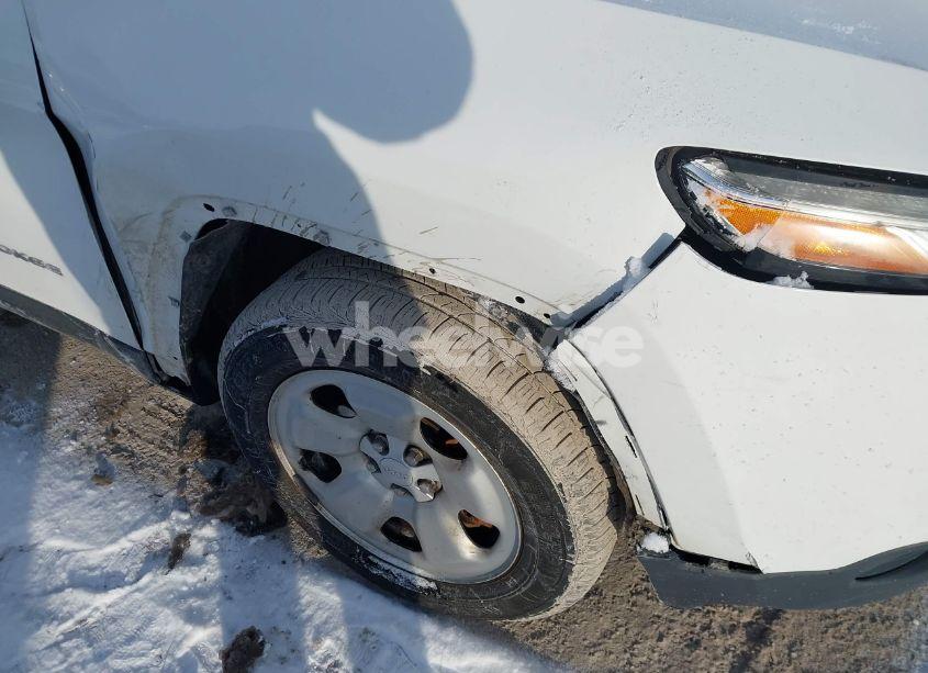 Photo 6 of 2015 Jeep Cherokee SPORT (VIN 1C4PJMABXFW772983)