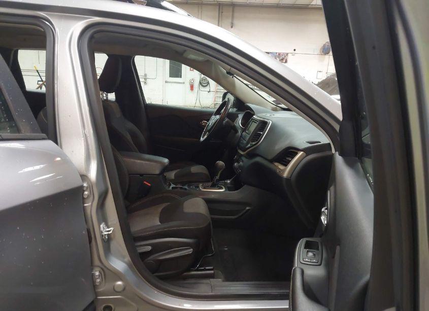 Photo 5 of 2016 Jeep Cherokee SPORT (VIN 1C4PJMABXGW112055)