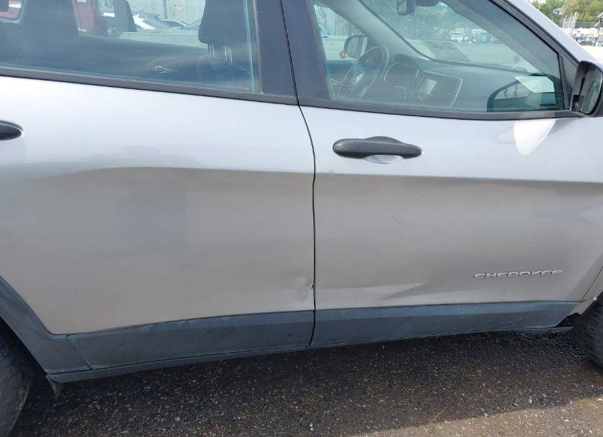 Photo 19 of 2016 Jeep Cherokee SPORT (VIN 1C4PJMABXGW292329)