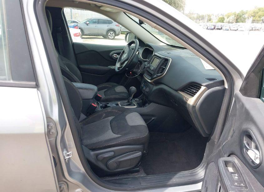 Photo 5 of 2016 Jeep Cherokee SPORT (VIN 1C4PJMABXGW292329)