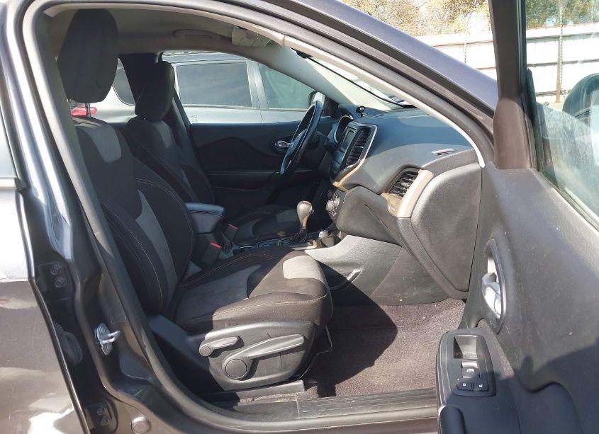 Photo 5 of 2016 Jeep Cherokee ALTITUDE (VIN 1C4PJMABXGW368356)