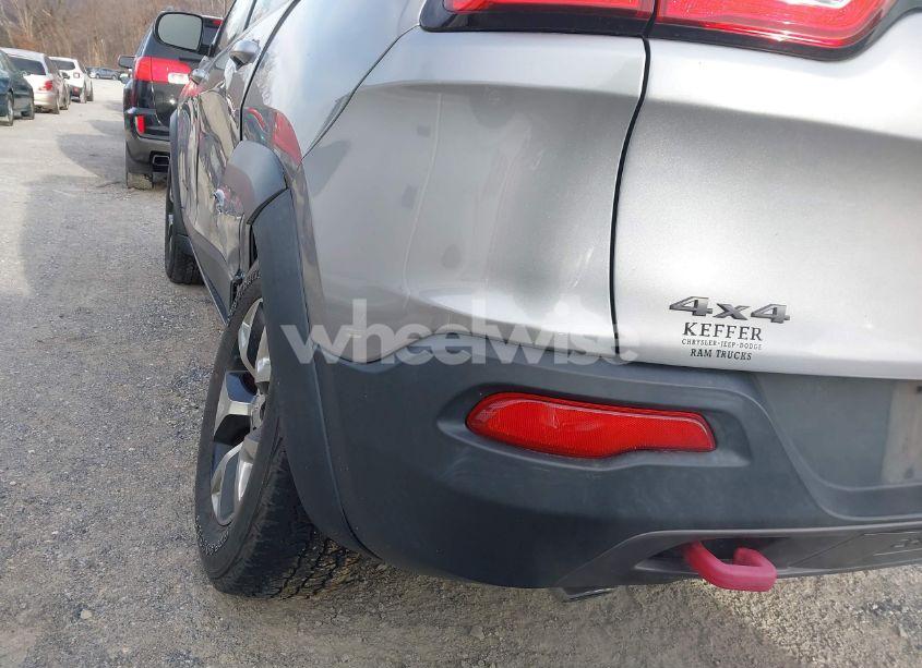 Photo 18 of 2015 Jeep Cherokee TRAILHAWK (VIN 1C4PJMBB1FW570984)