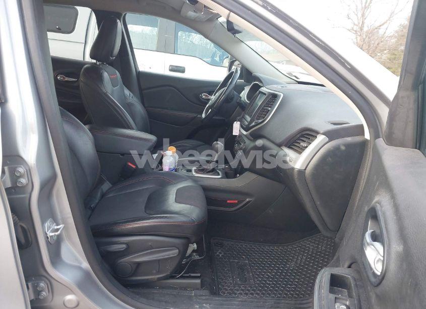 Photo 5 of 2015 Jeep Cherokee TRAILHAWK (VIN 1C4PJMBB1FW570984)