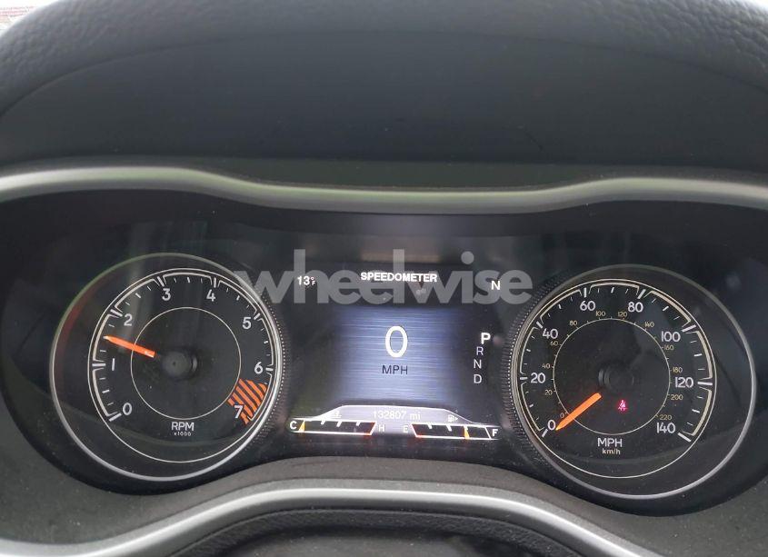 Photo 7 of 2015 Jeep Cherokee TRAILHAWK (VIN 1C4PJMBB1FW570984)