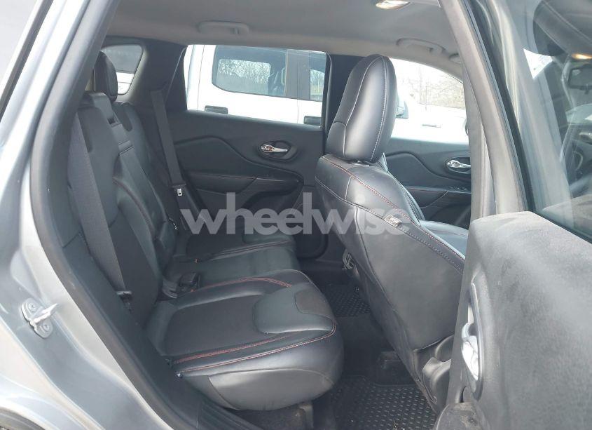 Photo 8 of 2015 Jeep Cherokee TRAILHAWK (VIN 1C4PJMBB1FW570984)