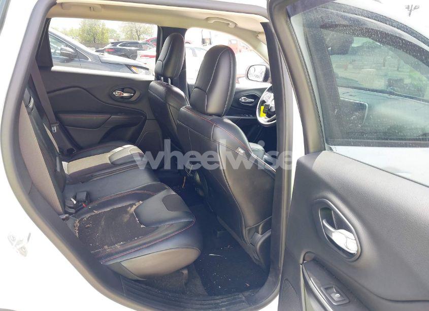 Photo 8 of 2014 Jeep Cherokee (VIN 1C4PJMBB2EW309183)