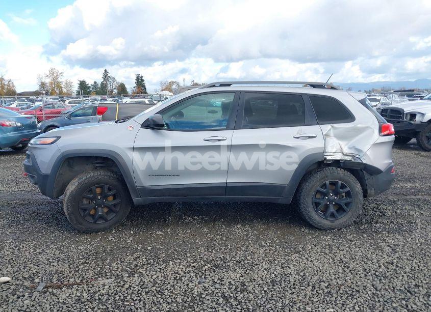 Photo 15 of 2015 Jeep Cherokee TRAILHAWK (VIN 1C4PJMBB2FW635695)