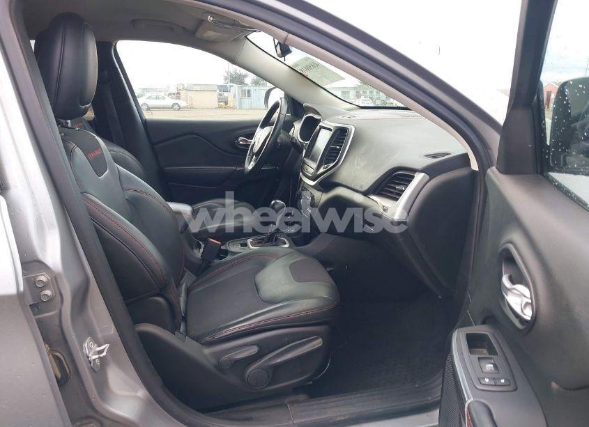 Photo 5 of 2015 Jeep Cherokee TRAILHAWK (VIN 1C4PJMBB2FW635695)