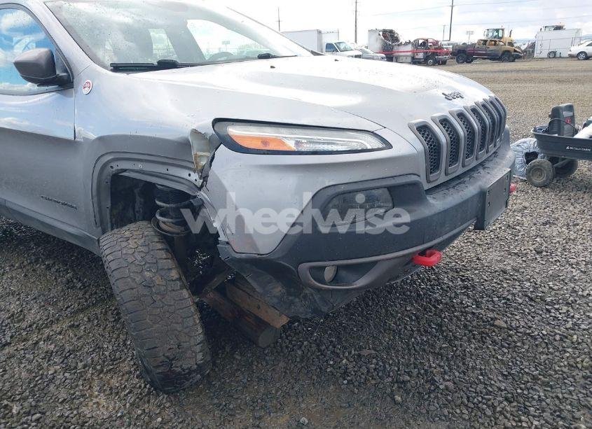Photo 6 of 2015 Jeep Cherokee TRAILHAWK (VIN 1C4PJMBB2FW635695)