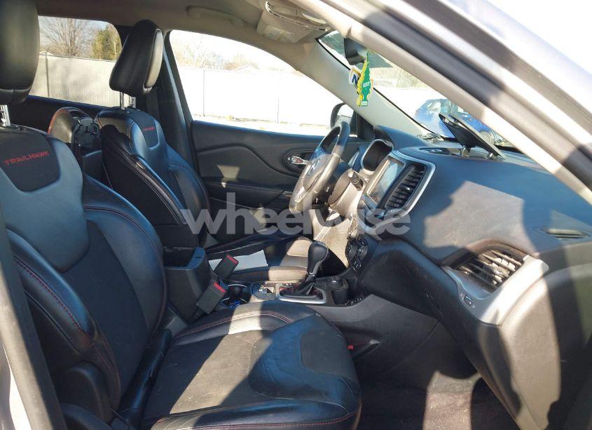 Photo 5 of 2017 Jeep Cherokee TRAILHAWK 4X4 (VIN 1C4PJMBB2HW517276)