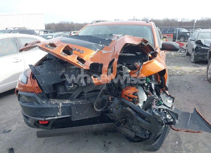 Photo 6 of 2015 Jeep Cherokee TRAILHAWK (VIN 1C4PJMBB3FW642266)