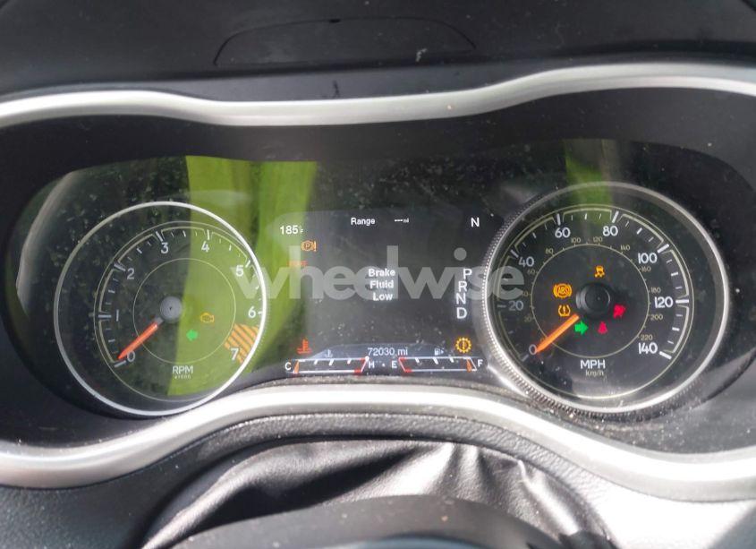 Photo 7 of 2015 Jeep Cherokee TRAILHAWK (VIN 1C4PJMBB3FW642266)