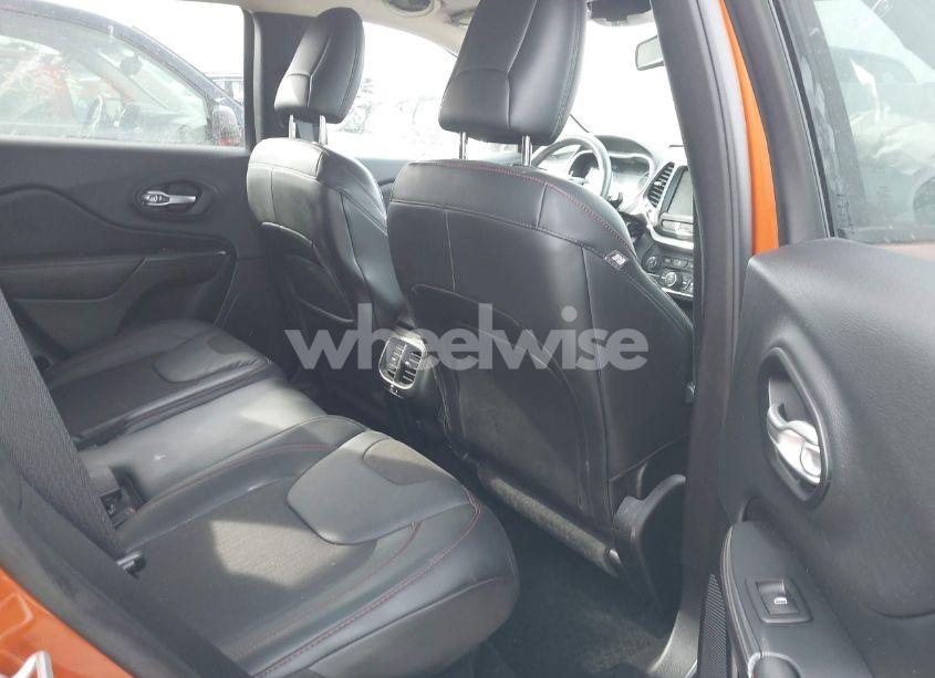 Photo 8 of 2015 Jeep Cherokee TRAILHAWK (VIN 1C4PJMBB3FW642266)