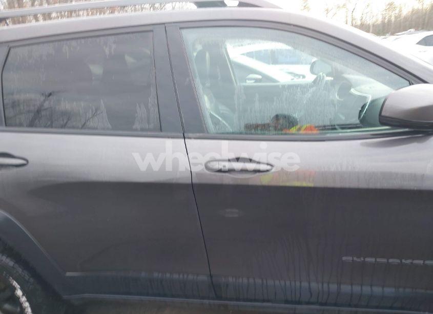 Photo 13 of 2018 Jeep Cherokee TRAILHAWK 4X4 (VIN 1C4PJMBB3JD516090)