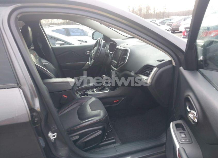 Photo 5 of 2018 Jeep Cherokee TRAILHAWK 4X4 (VIN 1C4PJMBB3JD516090)