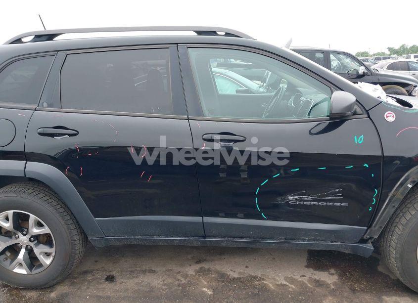 Photo 13 of 2018 Jeep Cherokee TRAILHAWK 4X4 (VIN 1C4PJMBB4JD567422)