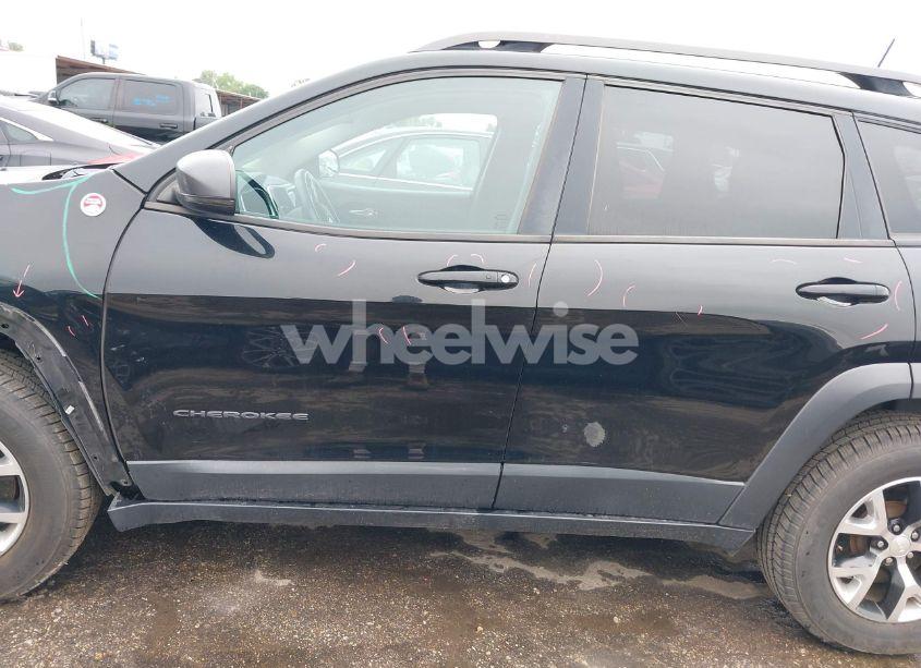 Photo 14 of 2018 Jeep Cherokee TRAILHAWK 4X4 (VIN 1C4PJMBB4JD567422)