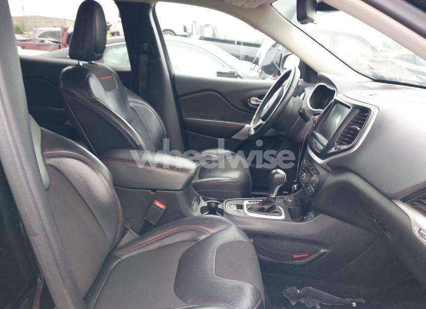 Photo 5 of 2018 Jeep Cherokee TRAILHAWK 4X4 (VIN 1C4PJMBB4JD567422)