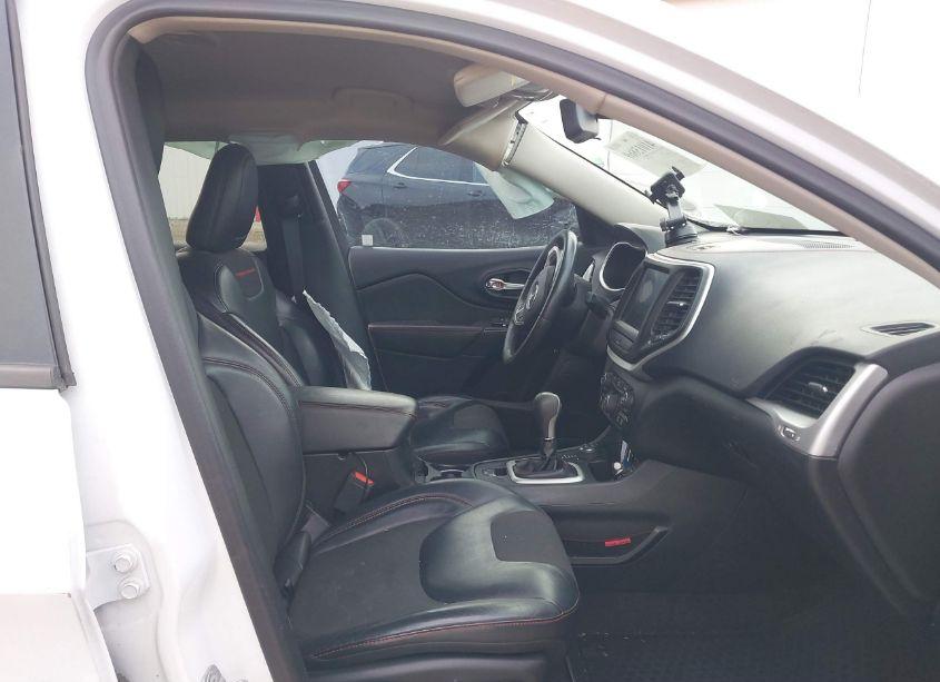 Photo 5 of 2016 Jeep Cherokee TRAILHAWK (VIN 1C4PJMBB7GW373335)