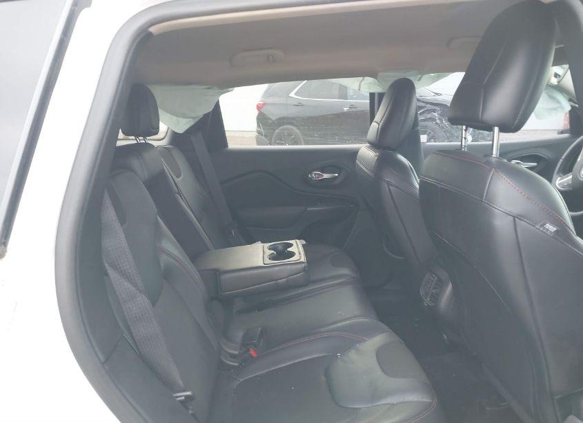 Photo 8 of 2016 Jeep Cherokee TRAILHAWK (VIN 1C4PJMBB7GW373335)