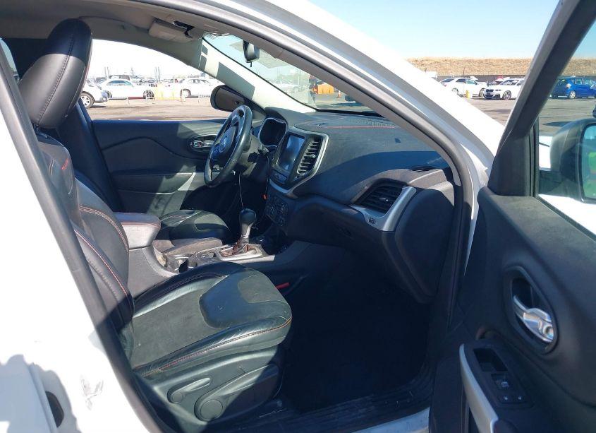 Photo 5 of 2017 Jeep Cherokee TRAILHAWK 4X4 (VIN 1C4PJMBB7HW605711)