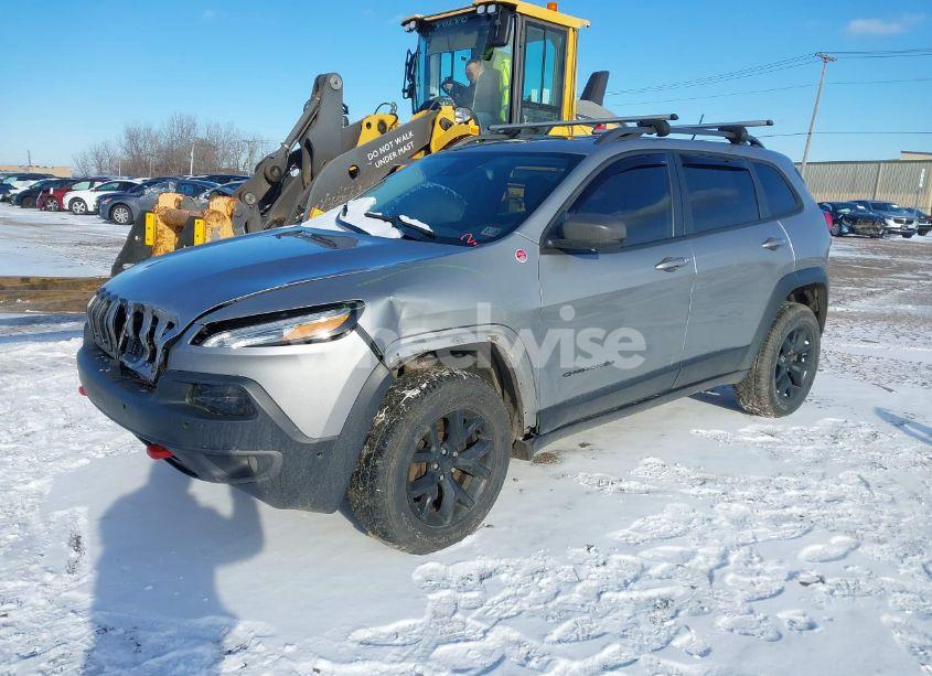 Photo 2 of 2015 Jeep Cherokee (VIN 1C4PJMBB9FW624791)