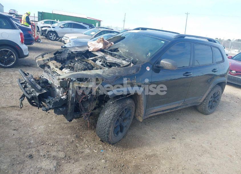 Photo 2 of 2015 Jeep Cherokee TRAILHAWK (VIN 1C4PJMBB9FW660478)