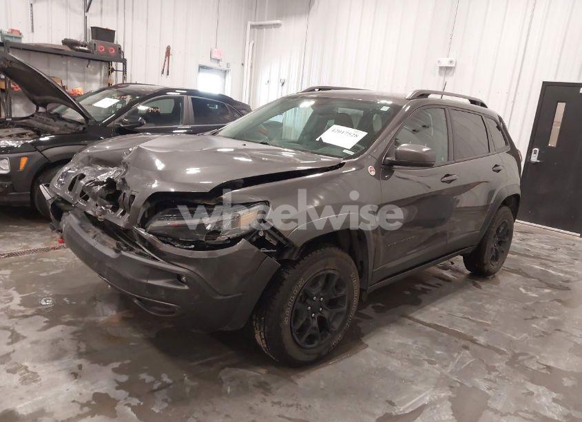 Photo 2 of 2019 Jeep Cherokee TRAILHAWK 4X4 (VIN 1C4PJMBN2KD258303)