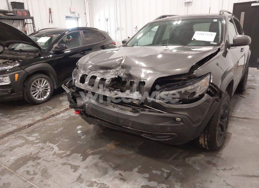 Photo 6 of 2019 Jeep Cherokee TRAILHAWK 4X4 (VIN 1C4PJMBN2KD258303)
