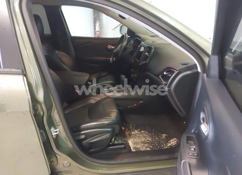 Photo 5 of 2020 Jeep Cherokee TRAILHAWK 4X4 (VIN 1C4PJMBN2LD538076)