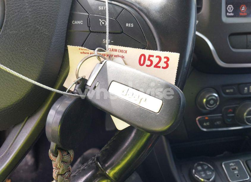 Photo 11 of 2019 Jeep Cherokee TRAILHAWK 4X4 (VIN 1C4PJMBN3KD487461)