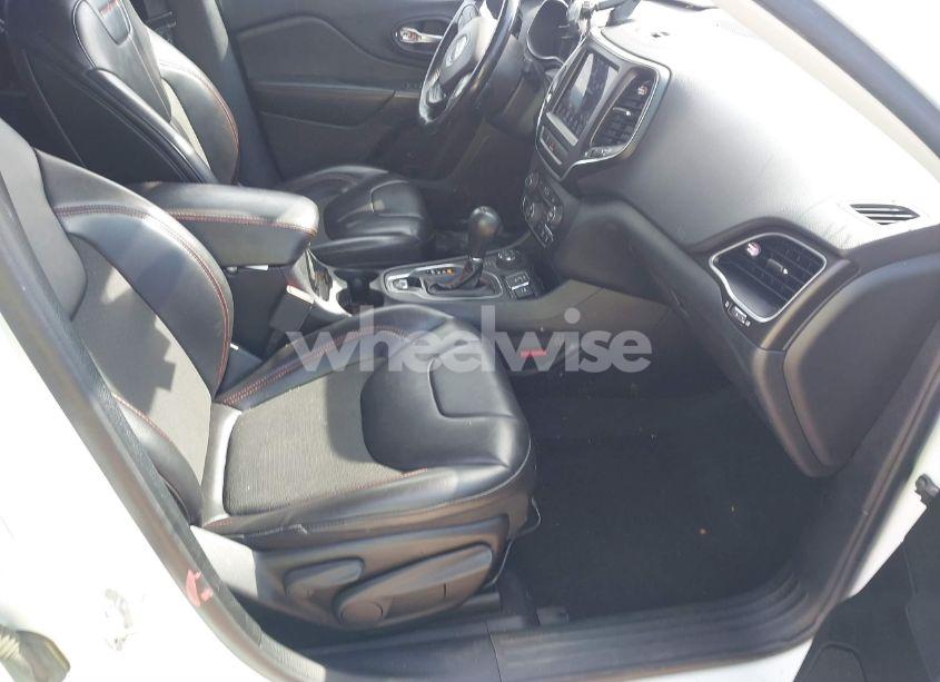 Photo 5 of 2019 Jeep Cherokee TRAILHAWK 4X4 (VIN 1C4PJMBN3KD487461)