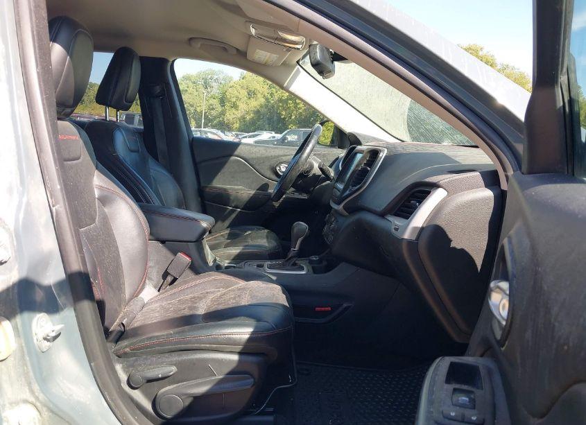 Photo 5 of 2015 Jeep Cherokee TRAILHAWK (VIN 1C4PJMBS0FW624677)