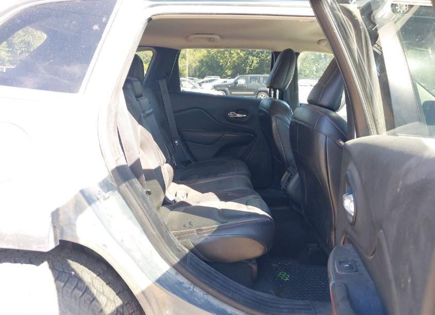 Photo 8 of 2015 Jeep Cherokee TRAILHAWK (VIN 1C4PJMBS0FW624677)