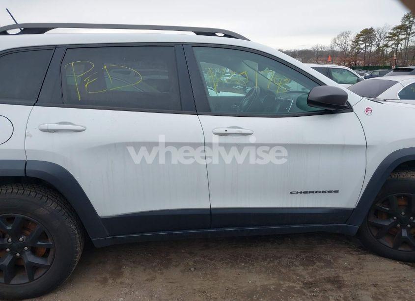 Photo 12 of 2015 Jeep Cherokee TRAILHAWK (VIN 1C4PJMBS0FW682496)