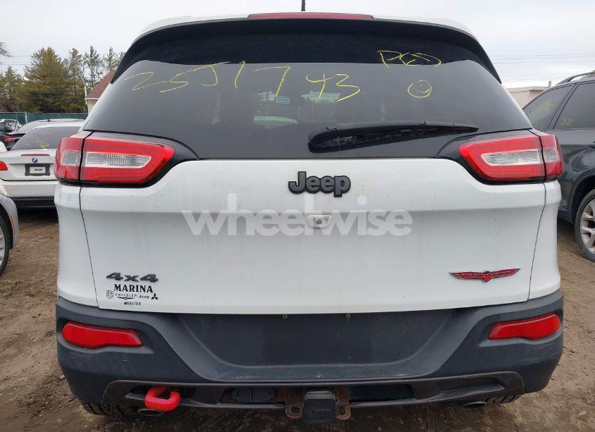 Photo 15 of 2015 Jeep Cherokee TRAILHAWK (VIN 1C4PJMBS0FW682496)
