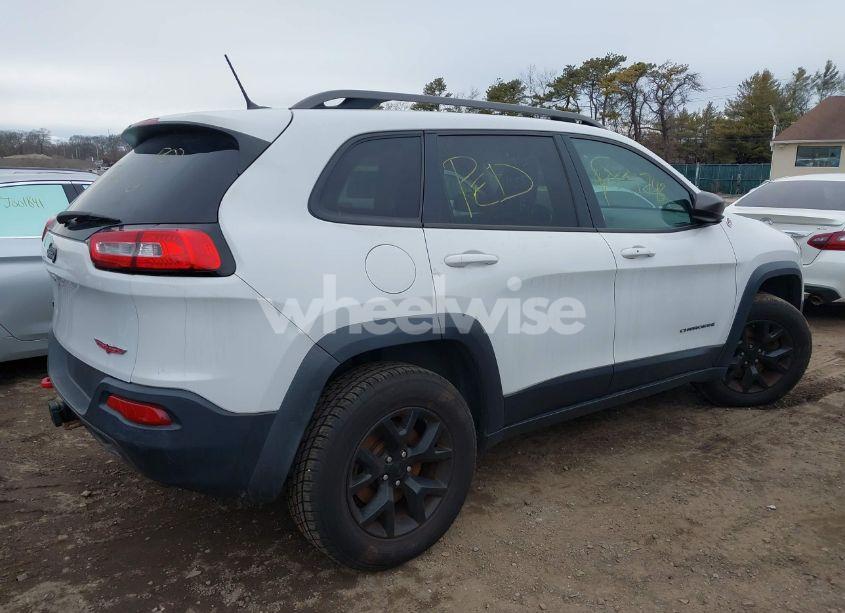 Photo 4 of 2015 Jeep Cherokee TRAILHAWK (VIN 1C4PJMBS0FW682496)