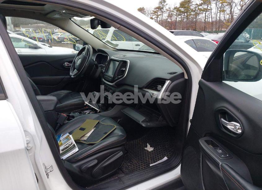 Photo 5 of 2015 Jeep Cherokee TRAILHAWK (VIN 1C4PJMBS0FW682496)