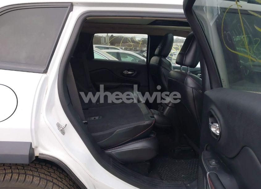 Photo 8 of 2015 Jeep Cherokee TRAILHAWK (VIN 1C4PJMBS0FW682496)
