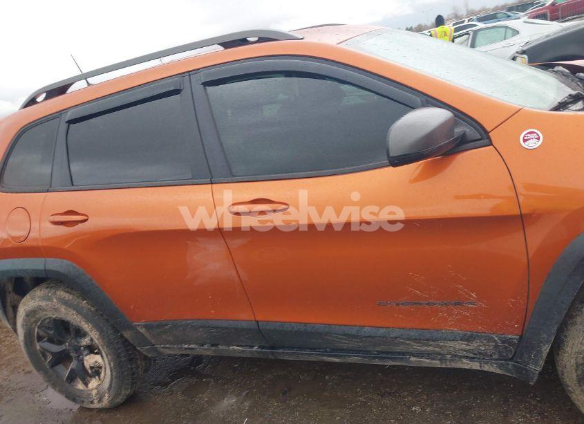 Photo 13 of 2016 Jeep Cherokee TRAILHAWK (VIN 1C4PJMBS0GW155379)