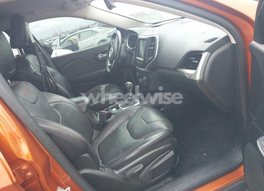 Photo 5 of 2016 Jeep Cherokee TRAILHAWK (VIN 1C4PJMBS0GW155379)