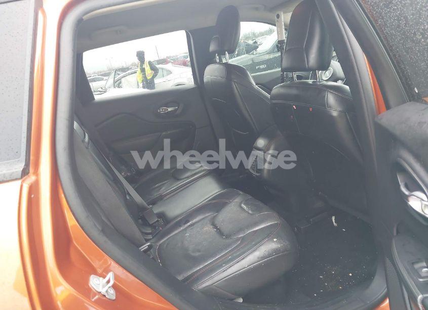 Photo 8 of 2016 Jeep Cherokee TRAILHAWK (VIN 1C4PJMBS0GW155379)