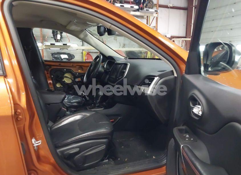 Photo 5 of 2016 Jeep Cherokee TRAILHAWK (VIN 1C4PJMBS0GW170092)