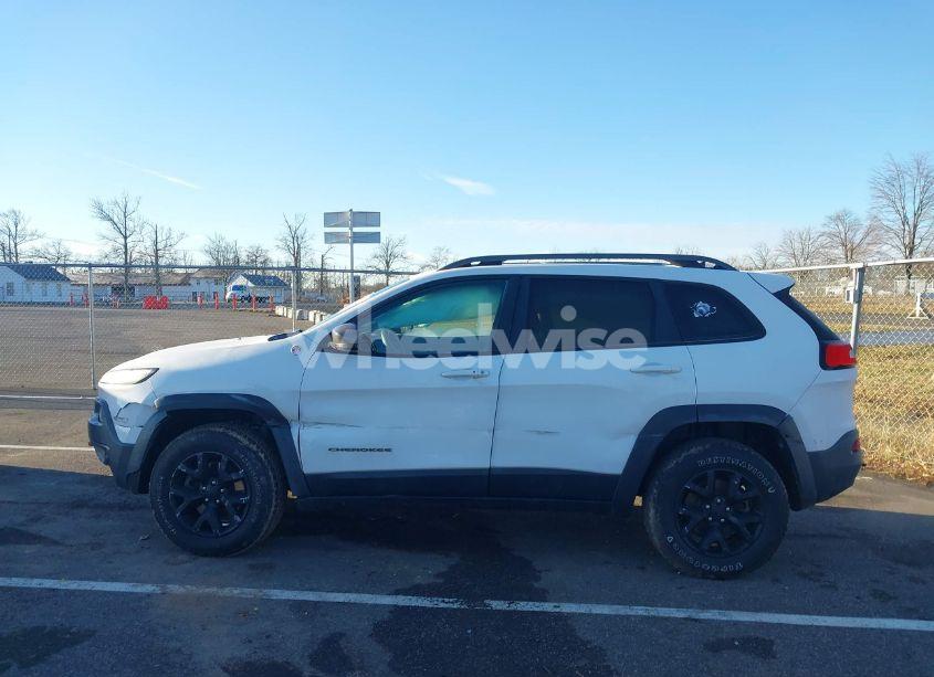 Photo 14 of 2016 Jeep Cherokee TRAILHAWK (VIN 1C4PJMBS0GW188835)