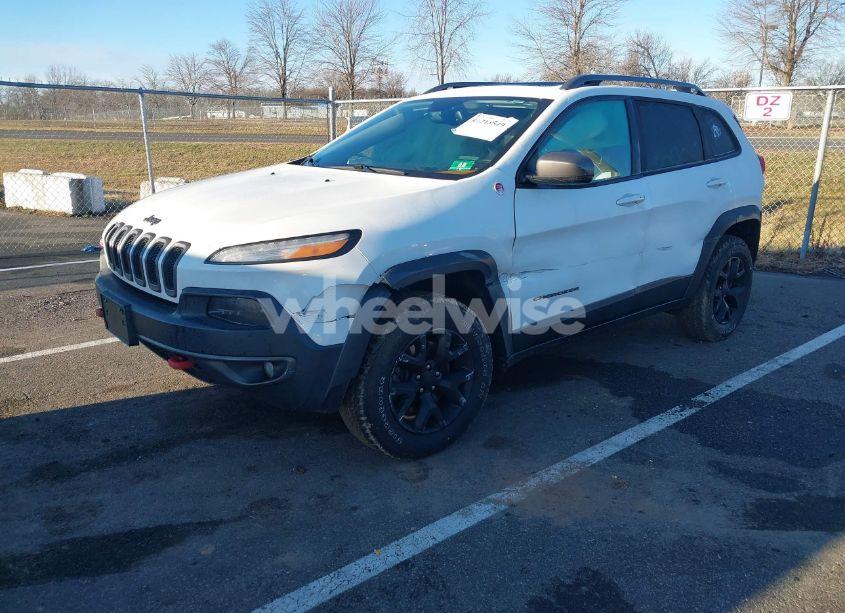 Photo 2 of 2016 Jeep Cherokee TRAILHAWK (VIN 1C4PJMBS0GW188835)