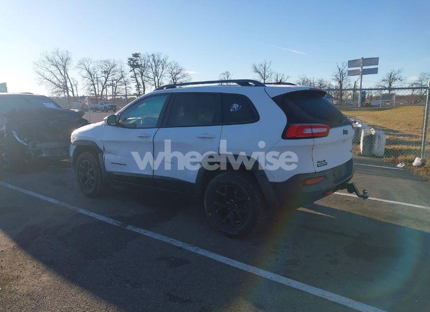 Photo 3 of 2016 Jeep Cherokee TRAILHAWK (VIN 1C4PJMBS0GW188835)